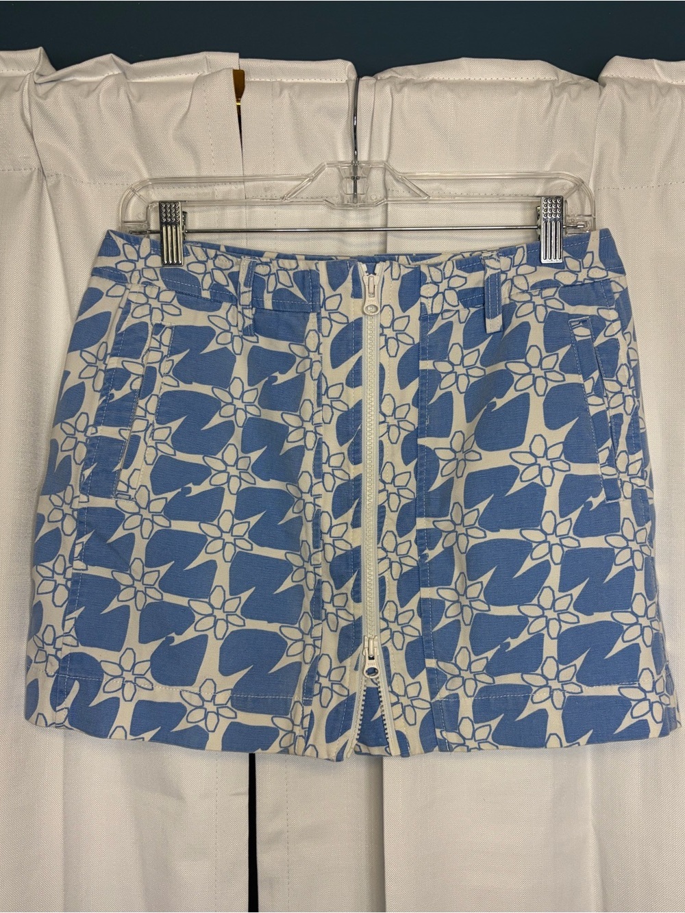 Vintage Y2K Armani exchange White and Blue Floral Canvas Zip Up Mini Skirt 8